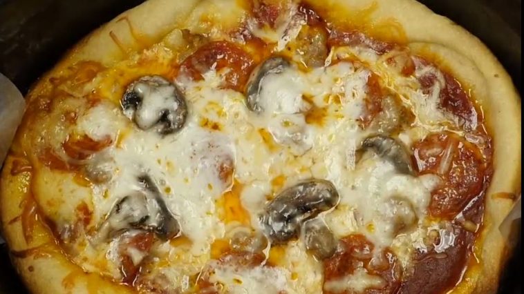 Pizza recipe uses slow cooker to get hot and crispy crust