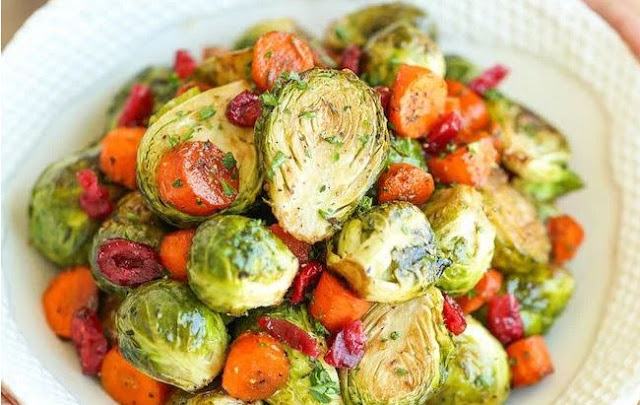 BALSAMIC ROASTED BRUSSELS SPROUTS AND CARROTS
