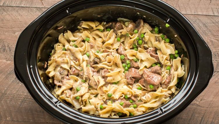 How to make slow cooker beef and noodles