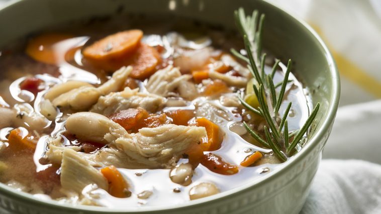 SLOW COOKER TUSCAN CHICKEN AND WHITE BEAN SOUP {FREEZER MEAL FRIENDLY}  