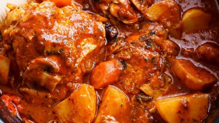SLOW COOKER CHICKEN CACCIATORE WITH POTATOES