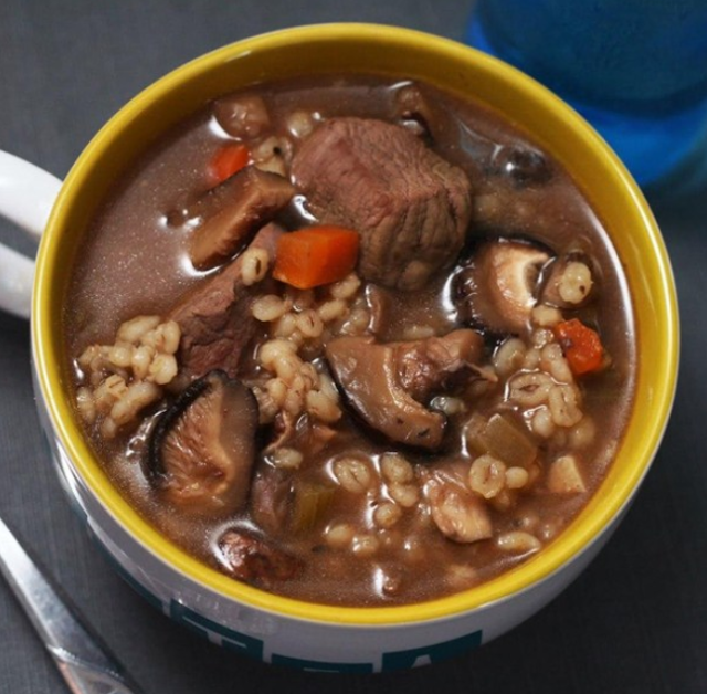 SLOW COOKER BEEF, MUSHROOM, AND BARLEY SOUP – Recipes 2 Day