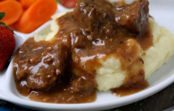 SLOW COOKED TRI TIPS & GRAVY WITH MASHED POTATOES