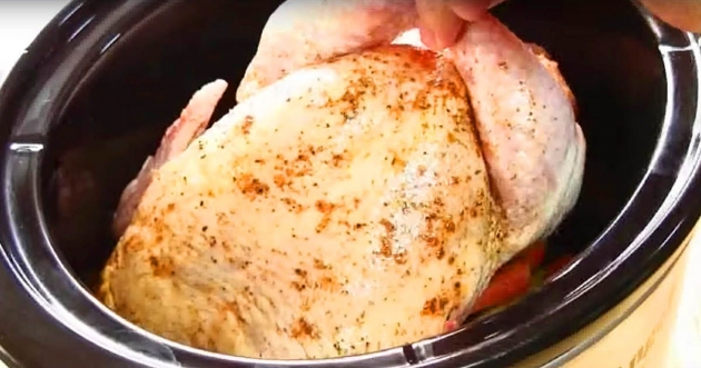 How to make a whole chicken in a slow cooker