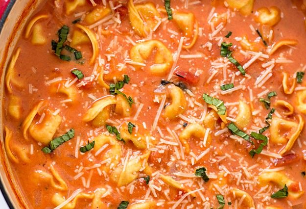 One-Pot Creamy Tomato Tortellini Soup