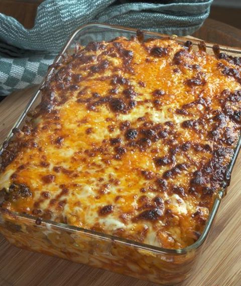 Cheesy Macaroni & Beef Casserole – Recipes 2 Day