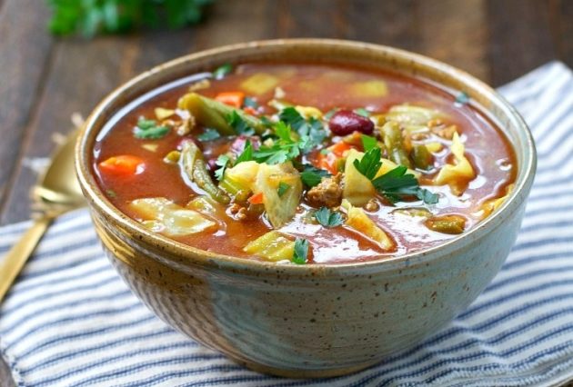 SLOW COOKER GARLIC BUTTER CHICKEN AND VEGGIES - Recipes 2 Day