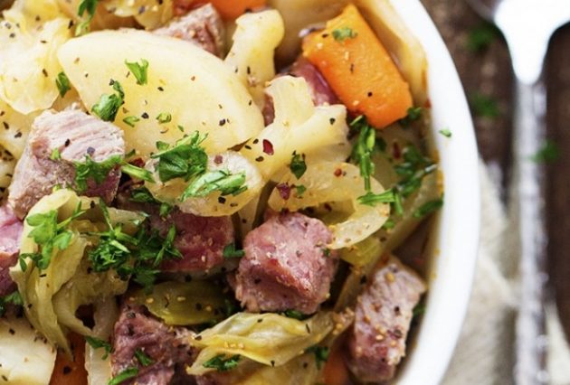 SLOW COOKER CORNED BEEF AND CABBAGE STEW