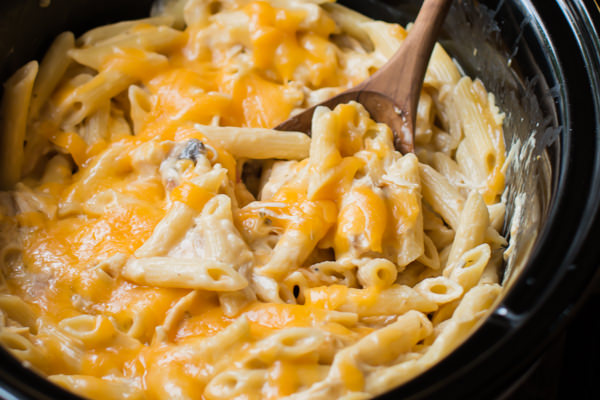 SLOW COOKER CHEESY CHICKEN PENNE