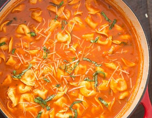 SLOW COOKER TOMATO BASIL PARMESAN TORTELLINI SOUP