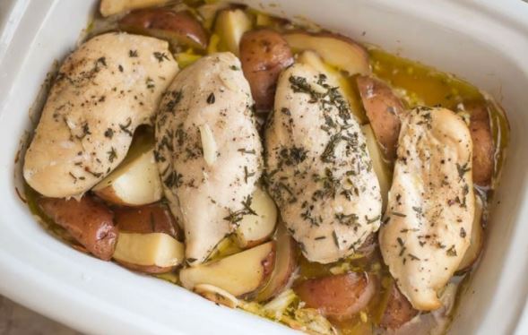 CROCK-POT HERB GARLIC CHICKEN WITH POTATOES