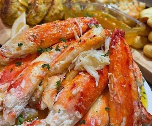 Crab legs baked in butter sauce