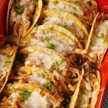 Creamy chicken tacos with cheese